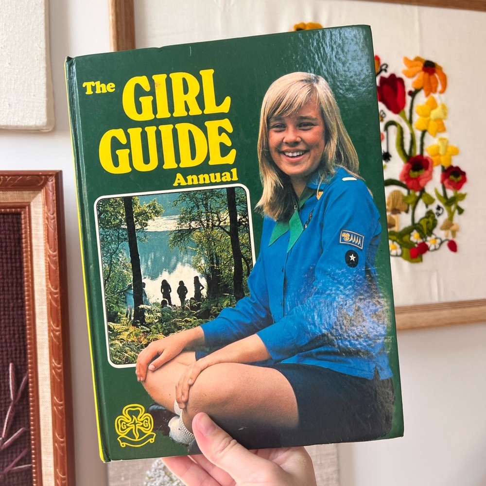 1977 Girl Guide Annual Vintage Book